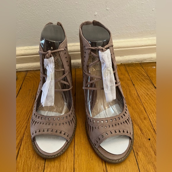 VINCE CAMUTO Tarita Sandals - Women’s 8.5 NWOT - Picture 3 of 11